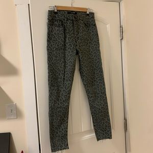 Joe’s Gray Cheetah / Leopard Skinny Jeans NWOT
